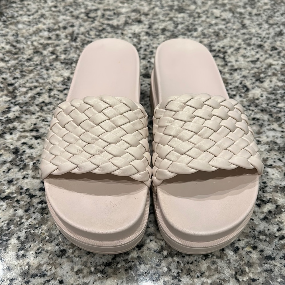 Thick Soled platform sandals. NWT. Size 7 women. - Picture 4 of 12